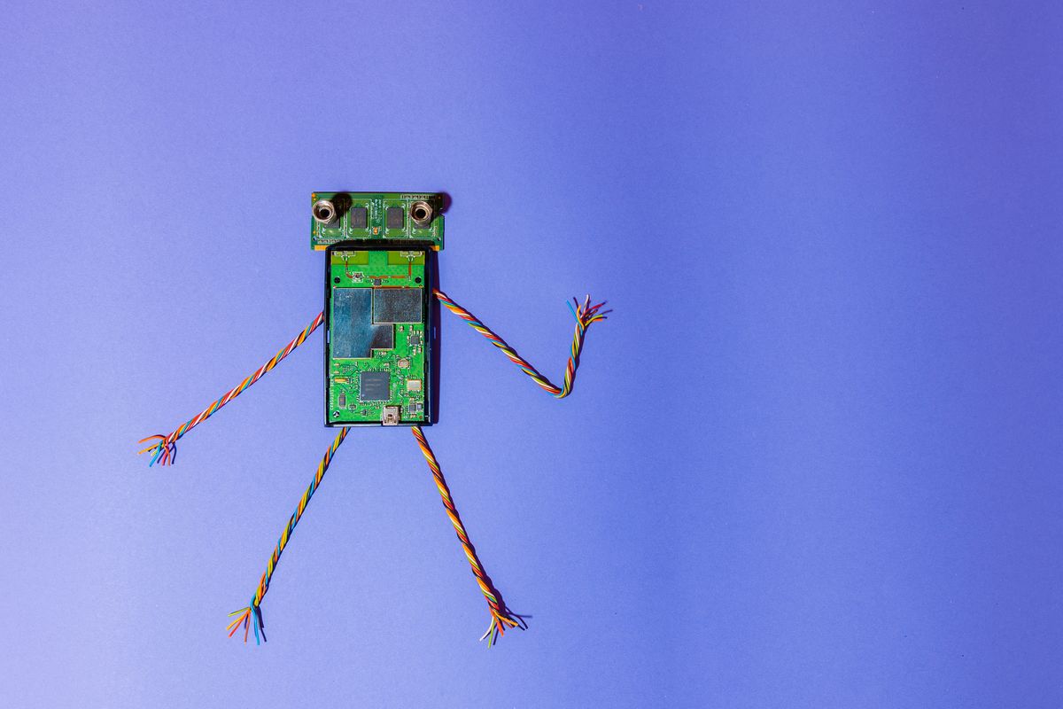 Ubuntu MATE 15.04 running on a Raspberry Pi 2 showing desktop and terminal